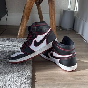 Air Jordan 1 Bloodlines Men's Black and White High-Top Sneakers